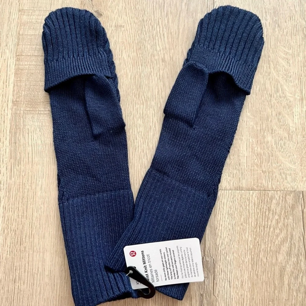 Lululemon Women’s Twist Knit Mittens Blue NWT XS/S